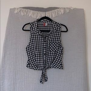 White and black checkered mini top
